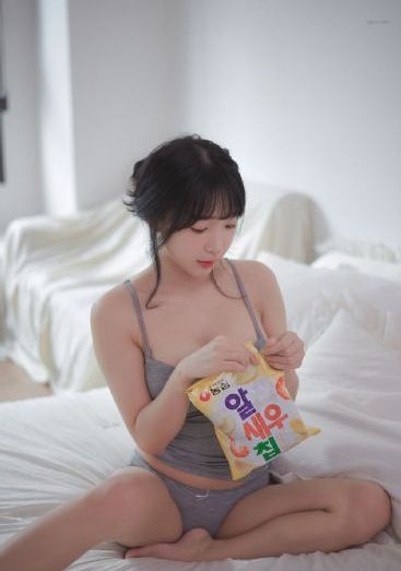 年轻的邻居的阿6